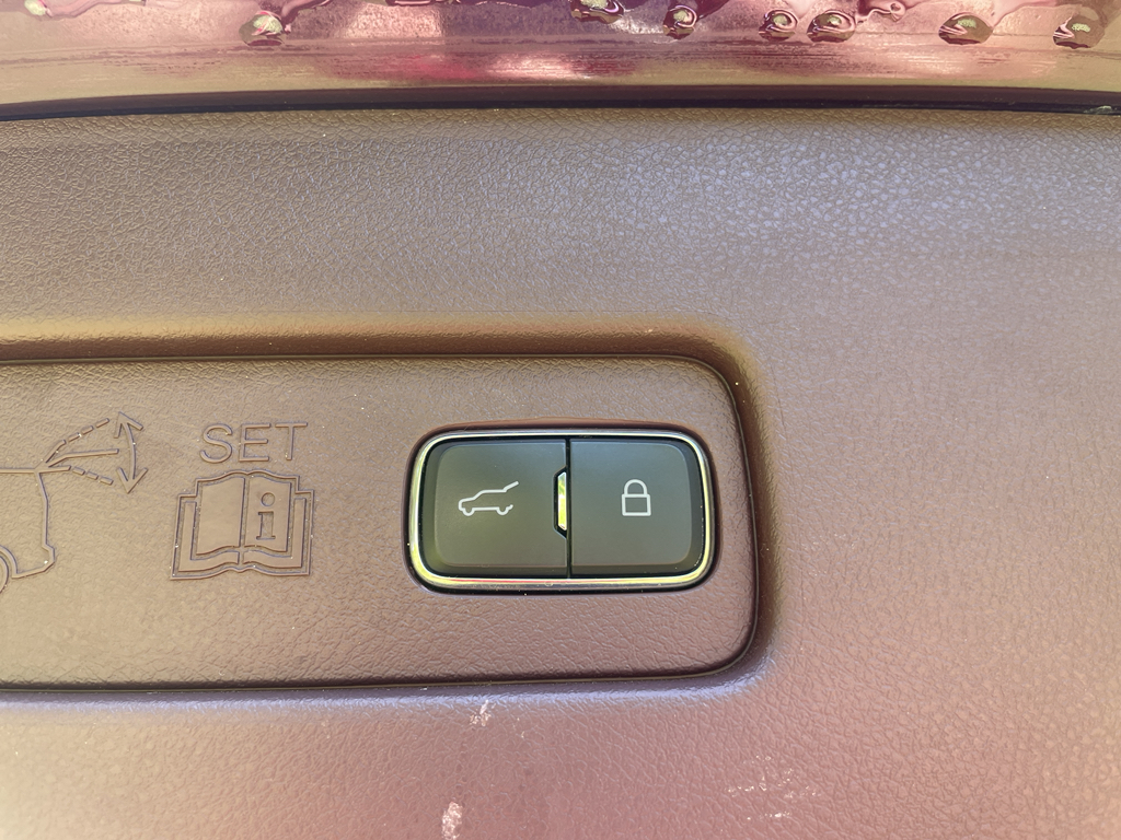 Vehicle image 28 of 31