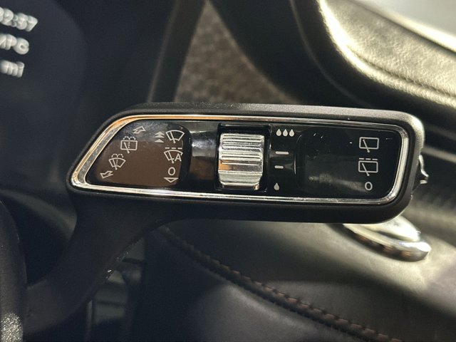 Vehicle image 28 of 34
