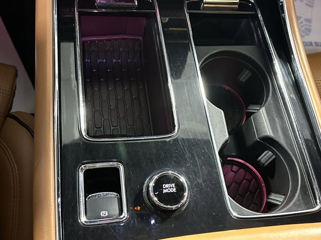Vehicle image 23 of 34