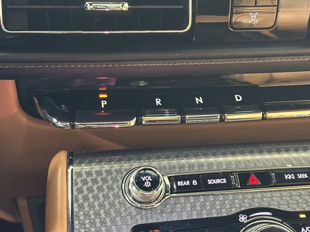 Vehicle image 33 of 34