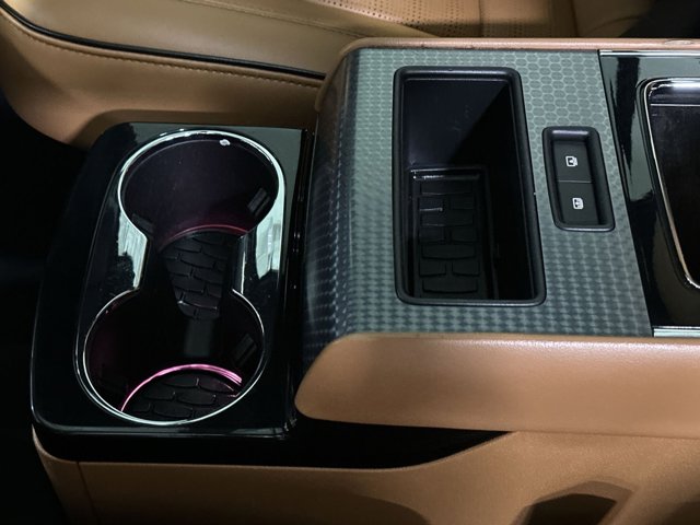 Vehicle image 31 of 34