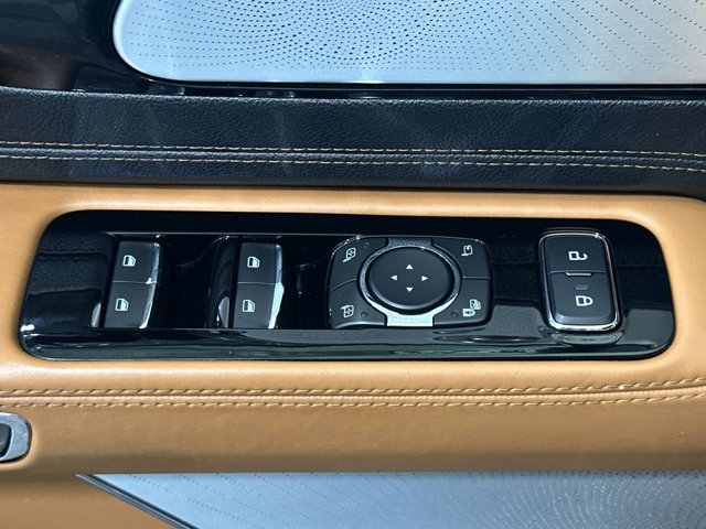 Vehicle image 27 of 34