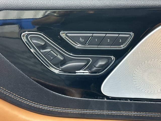 Vehicle image 26 of 34