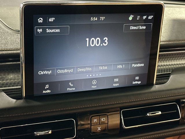 Vehicle image 21 of 34