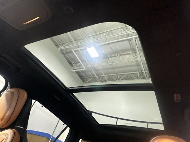 Vehicle image 32 of 34
