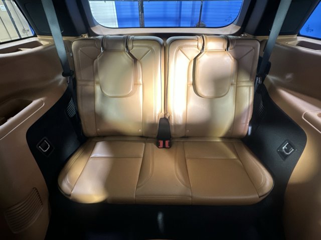 Vehicle image 14 of 34