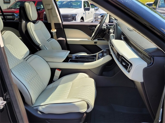 2021 Lincoln Aviator Black Label Image 11 of 32