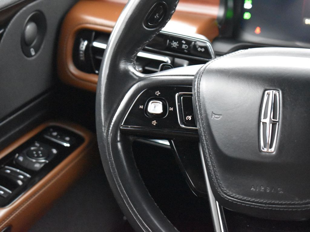 Vehicle image 33 of 41