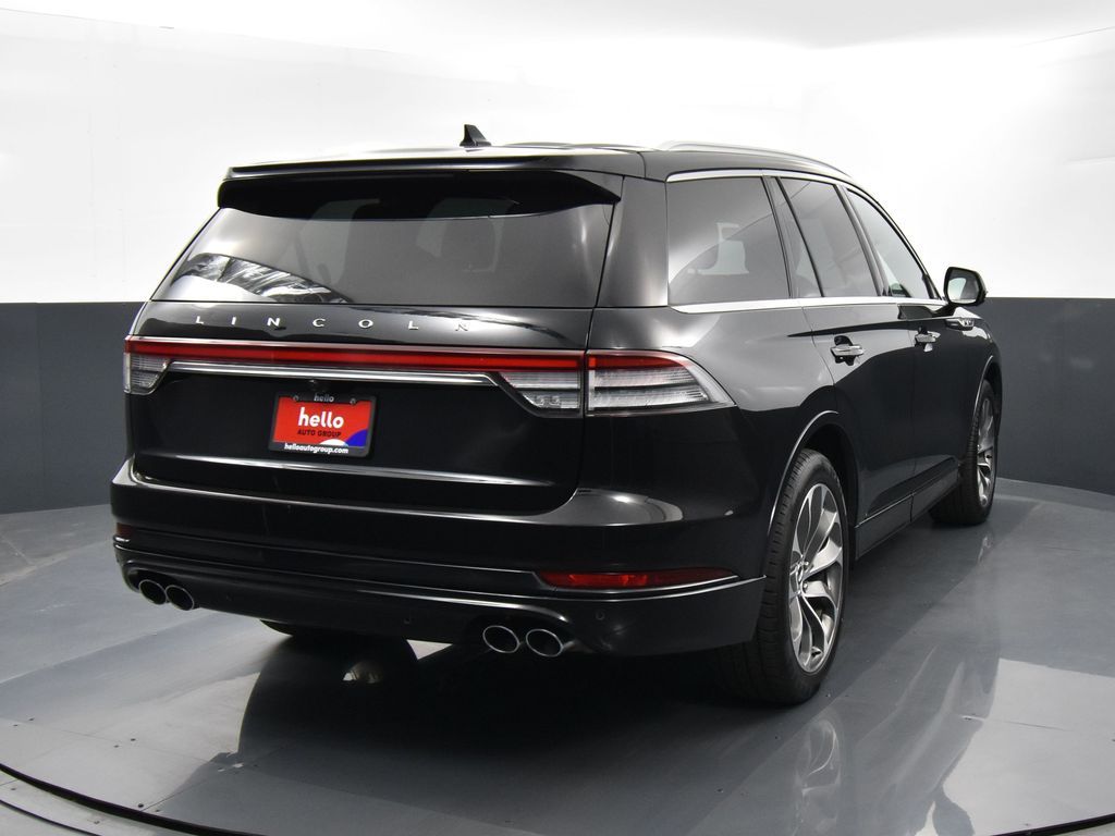 Vehicle image 10 of 41