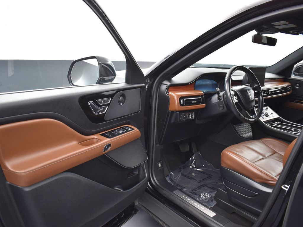 Vehicle image 23 of 41