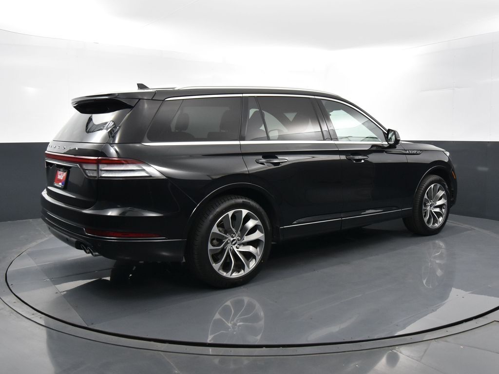 Vehicle image 11 of 41