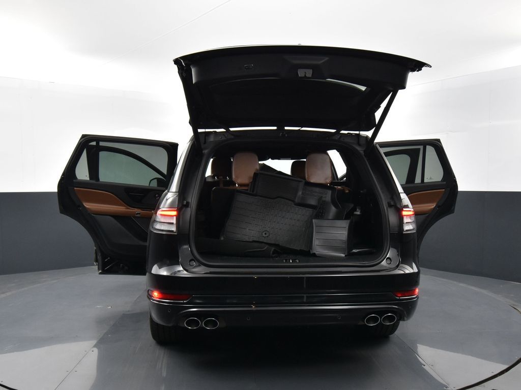 Vehicle image 19 of 41
