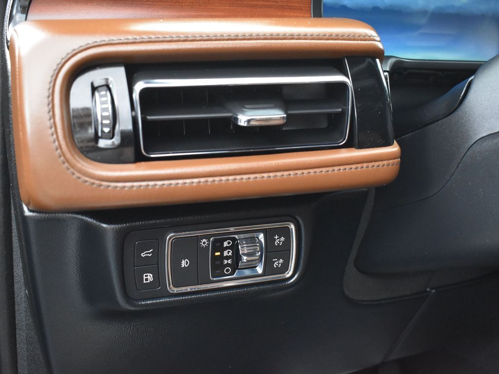 Vehicle image 36 of 41