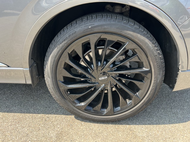 Vehicle image 5 of 6