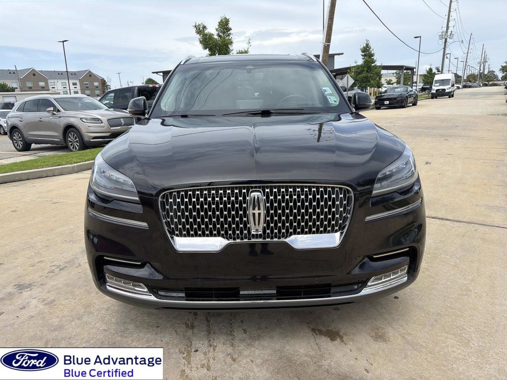 2021 Lincoln Aviator Reserve Image 2 of 30