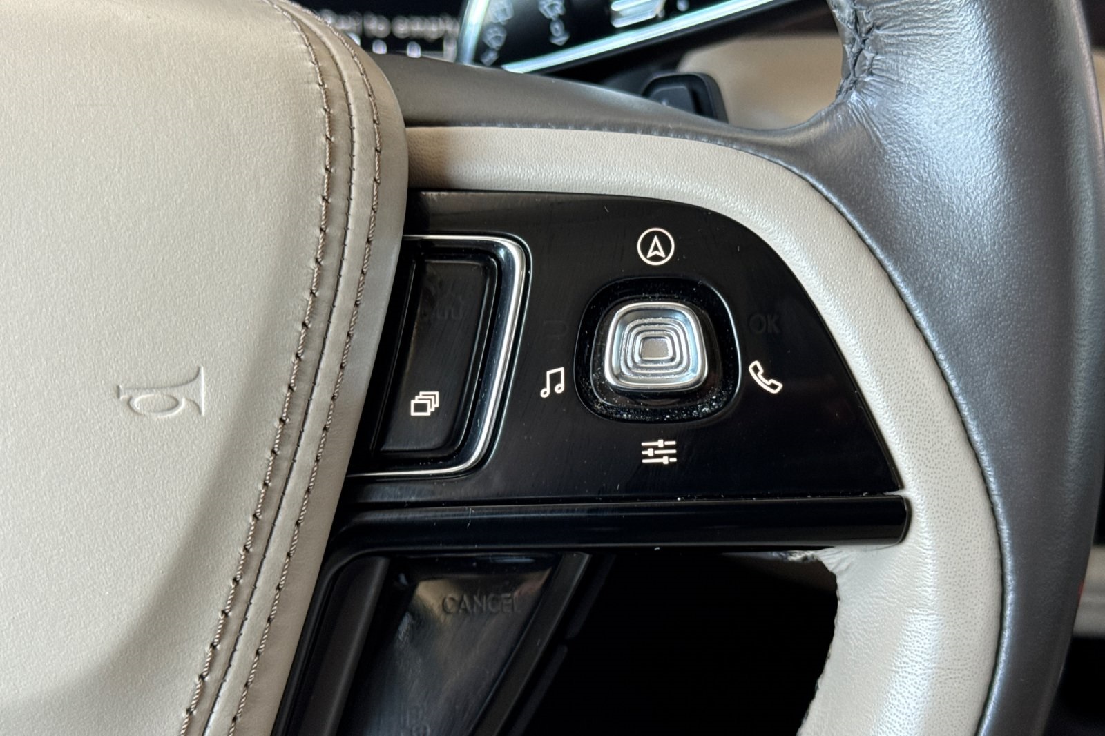 Vehicle image 38 of 54