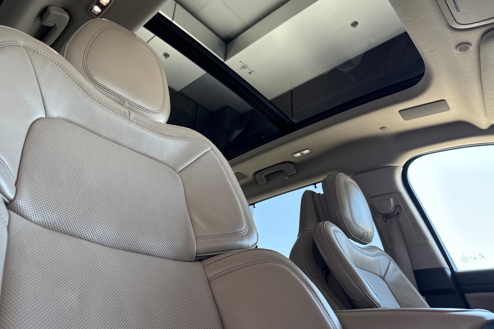 Vehicle image 21 of 54