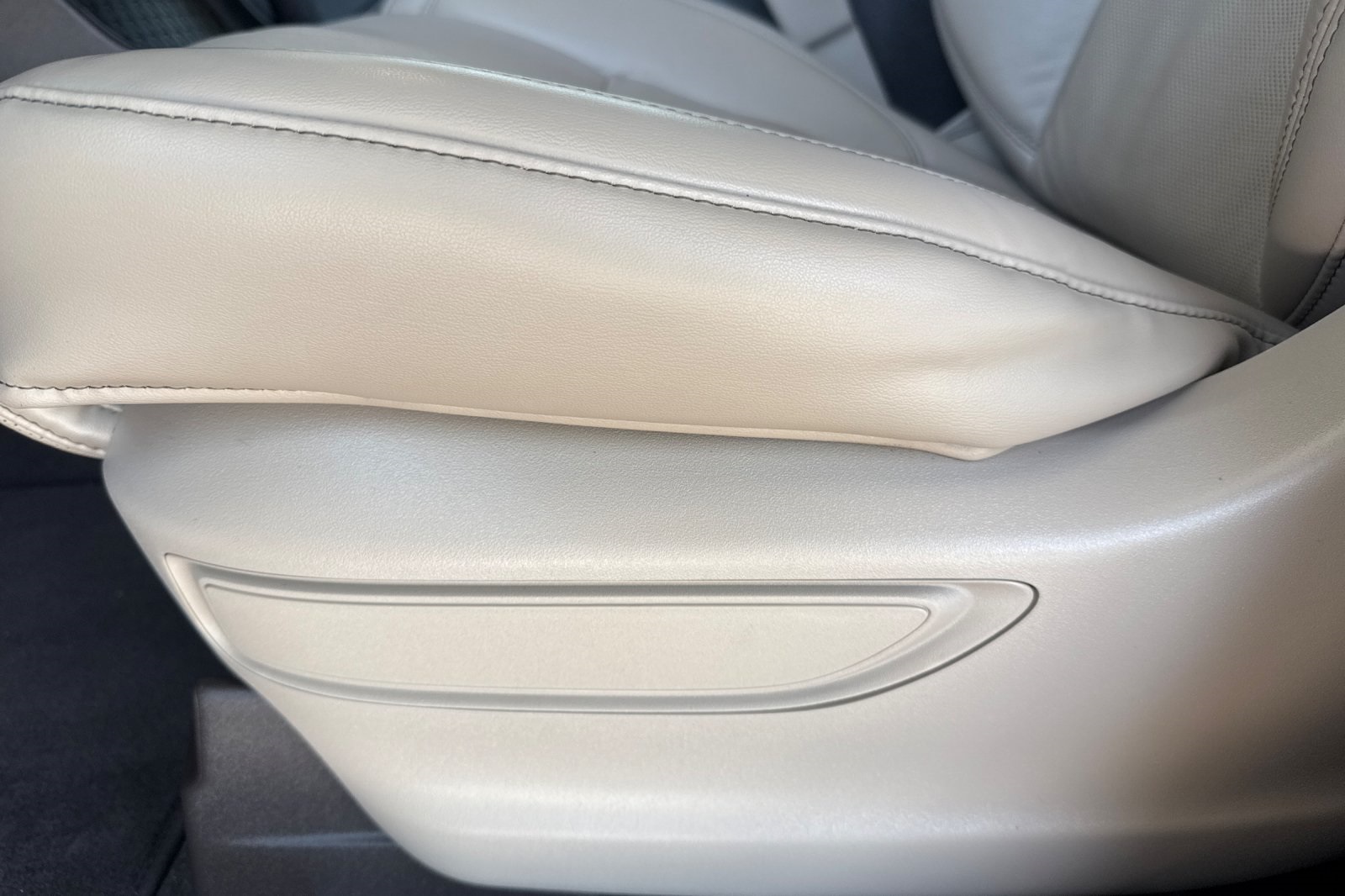 Vehicle image 13 of 54
