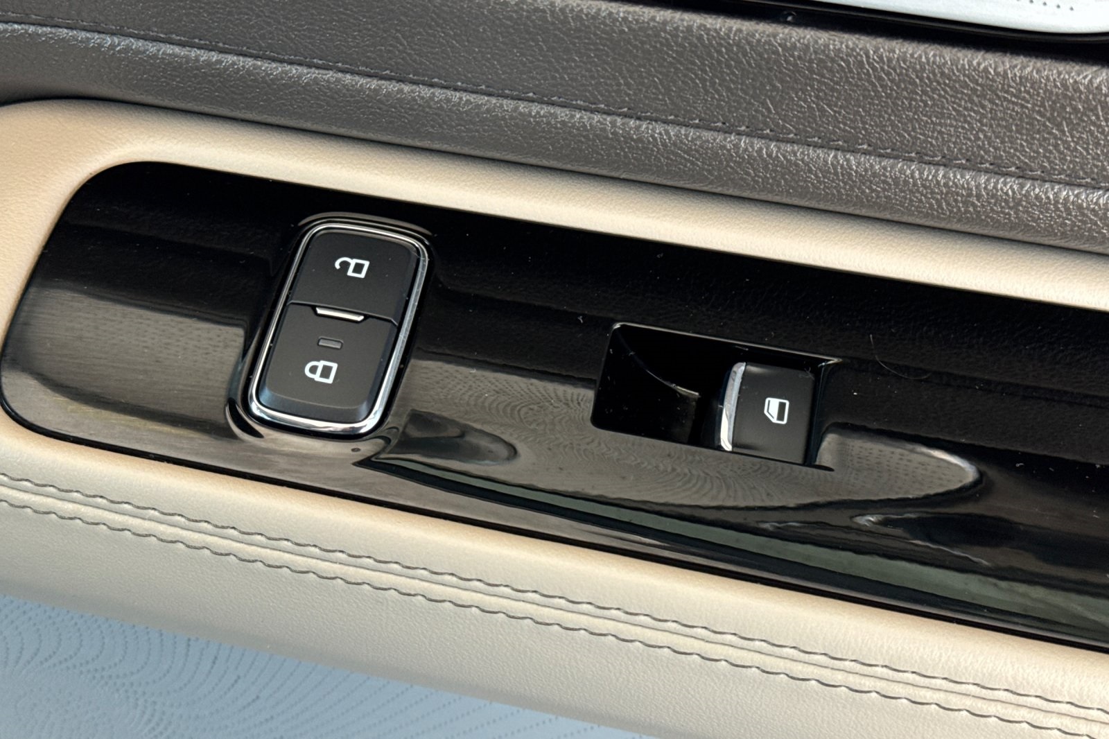 Vehicle image 23 of 54