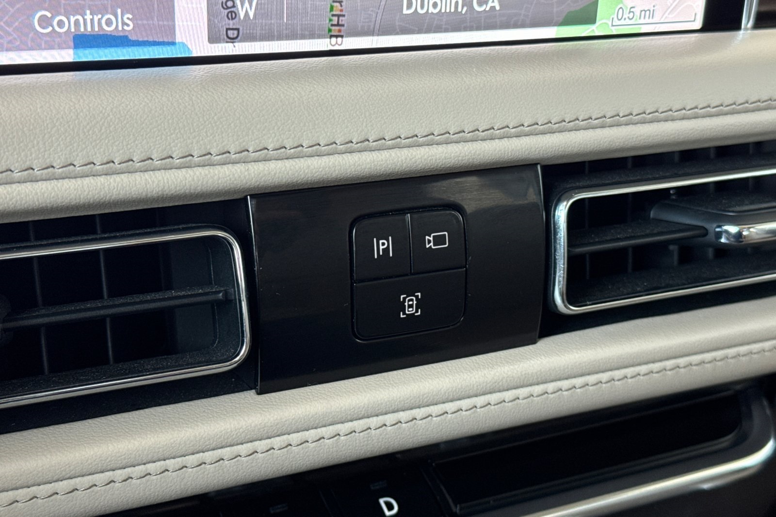 Vehicle image 32 of 54