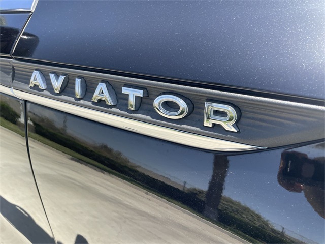 Vehicle image 33 of 36