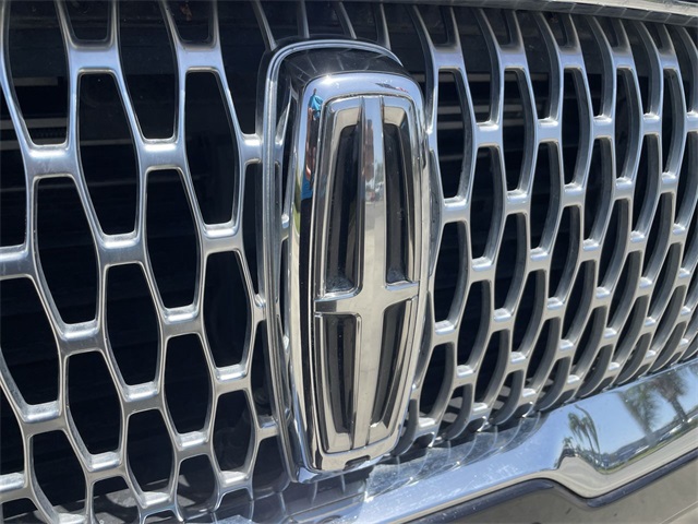 Vehicle image 32 of 36