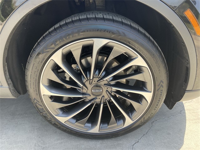 Vehicle image 34 of 36