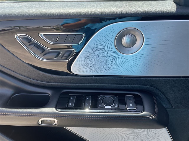 Vehicle image 24 of 36