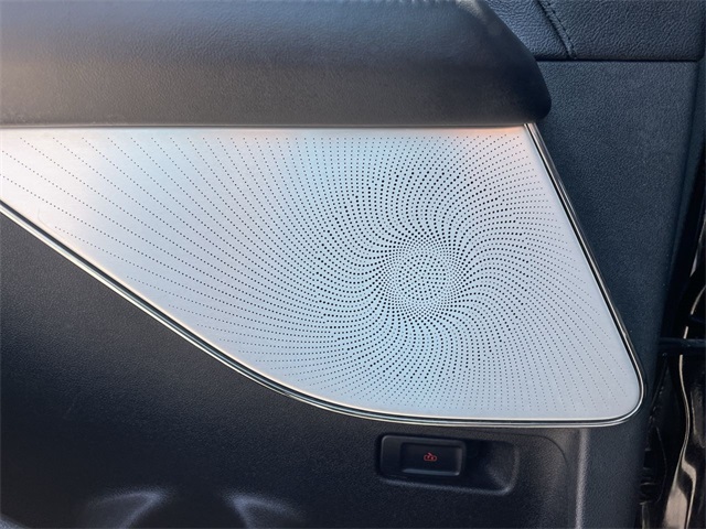 Vehicle image 25 of 36