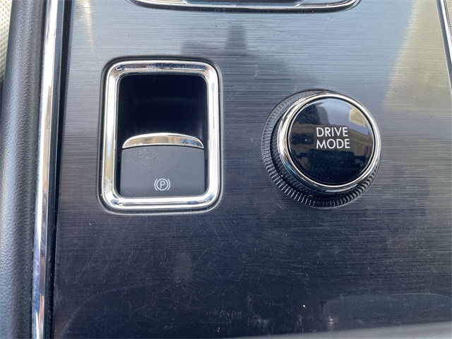 Vehicle image 18 of 36