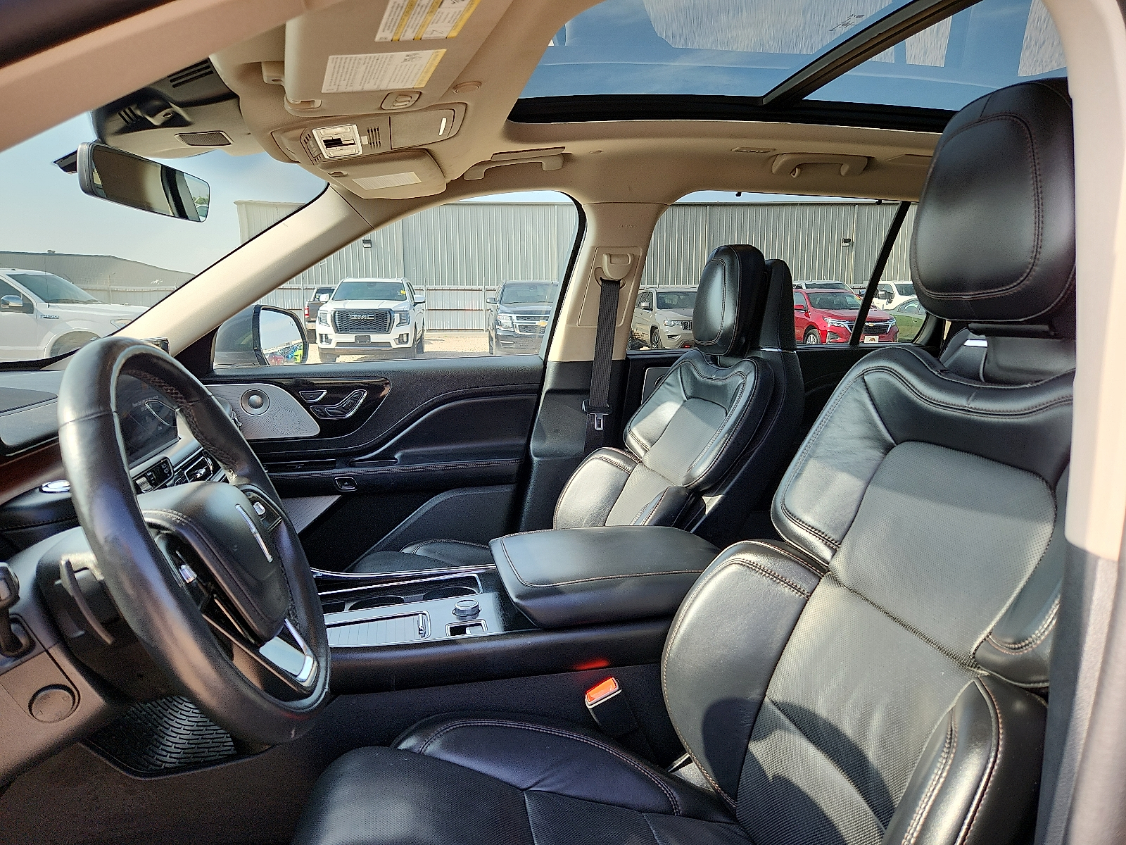 Vehicle image 17 of 20