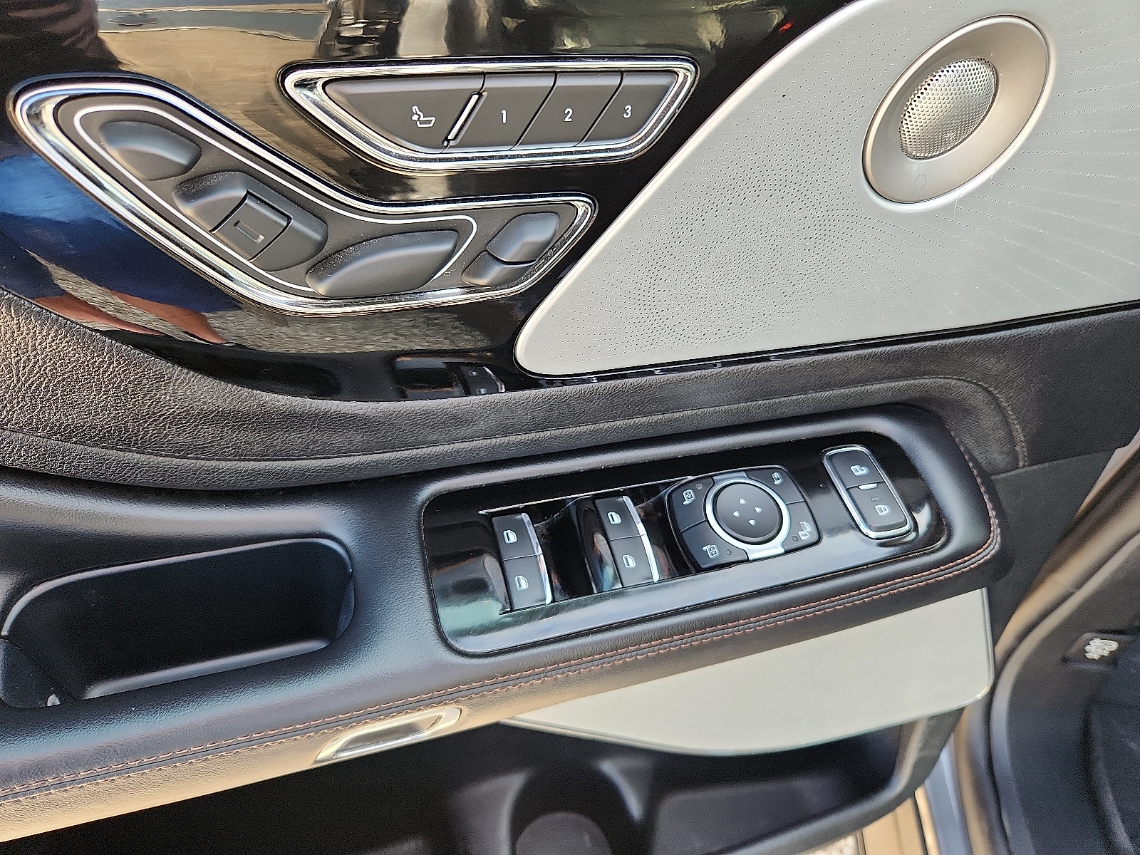 Vehicle image 18 of 20