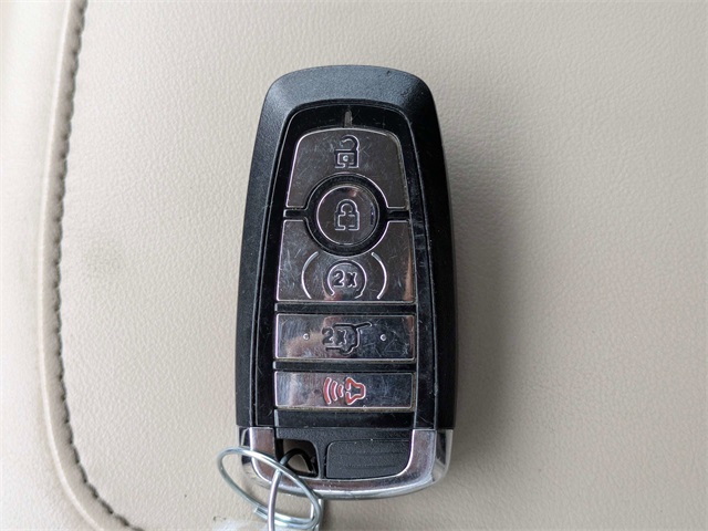 Vehicle image 23 of 30