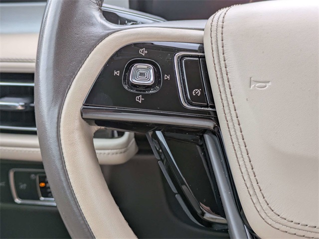 Vehicle image 27 of 30
