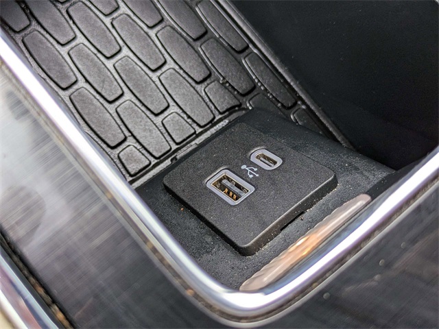 Vehicle image 26 of 30