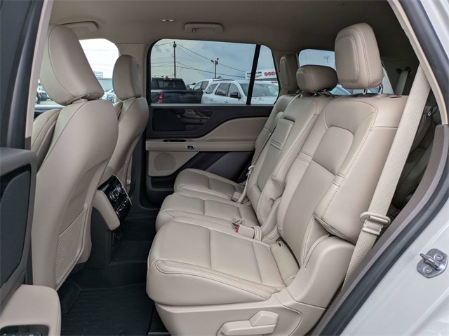 Vehicle image 13 of 30
