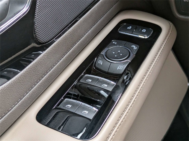 Vehicle image 21 of 30