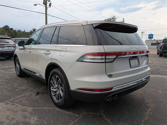 Vehicle image 8 of 30
