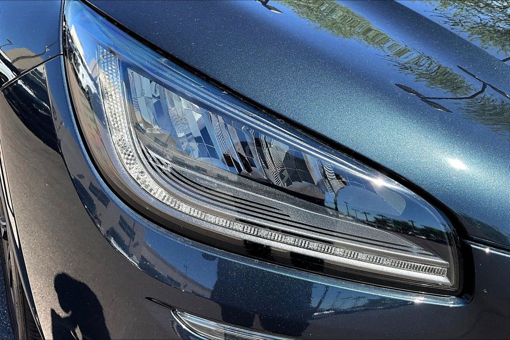 2021 Lincoln Corsair Reserve Image 27 of 34