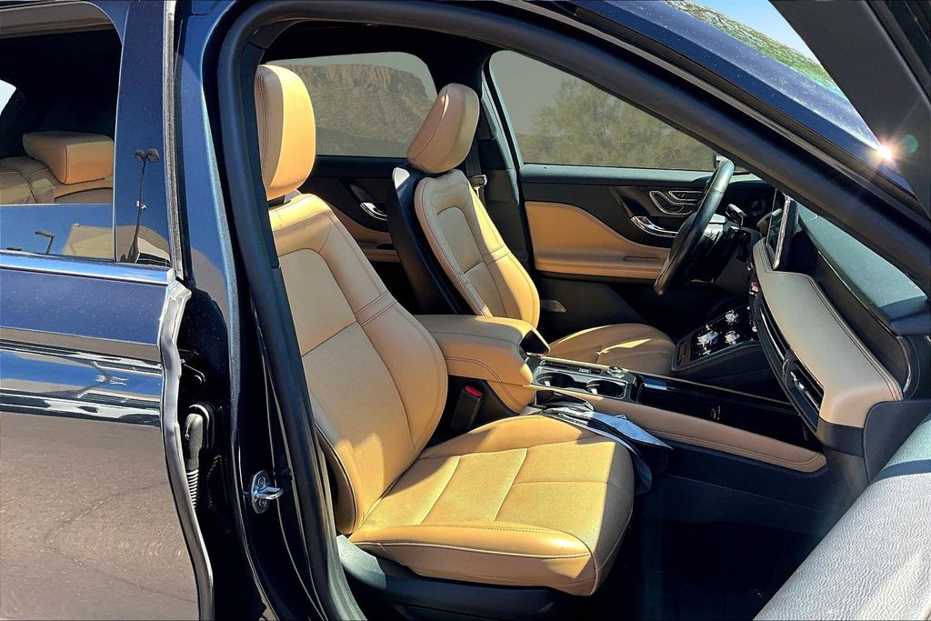 2021 Lincoln Corsair Reserve Image 10 of 34