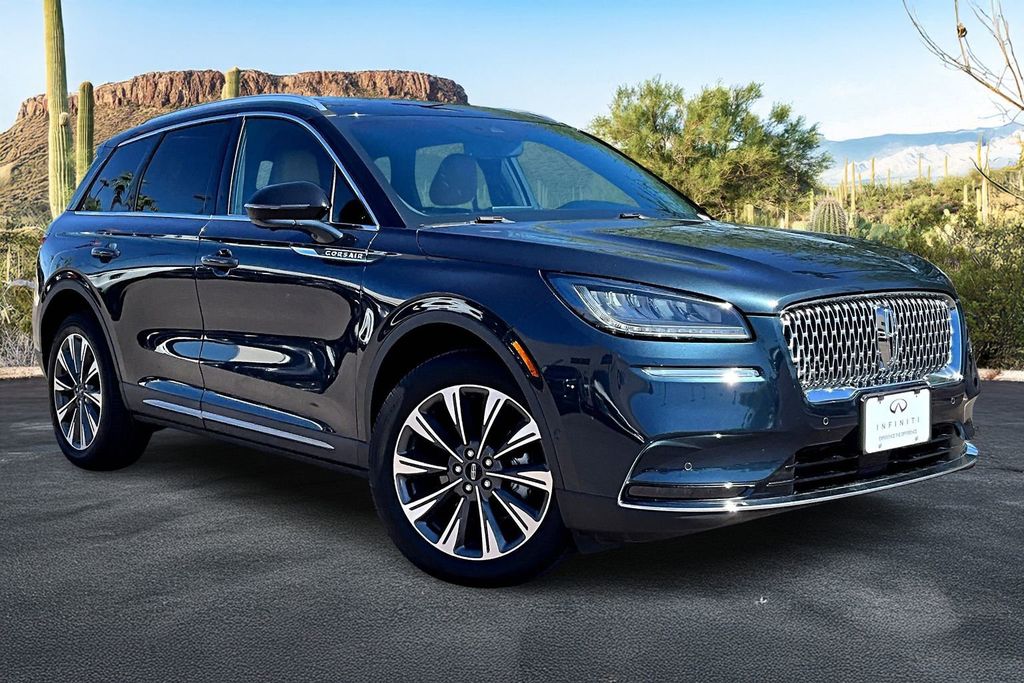 2021 Lincoln Corsair Reserve Image 3 of 34