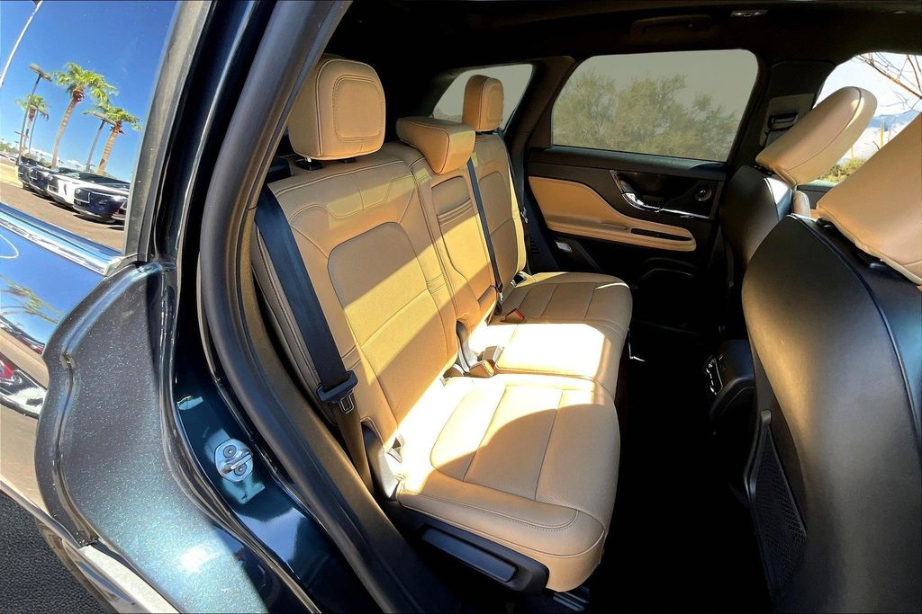 2021 Lincoln Corsair Reserve Image 12 of 34