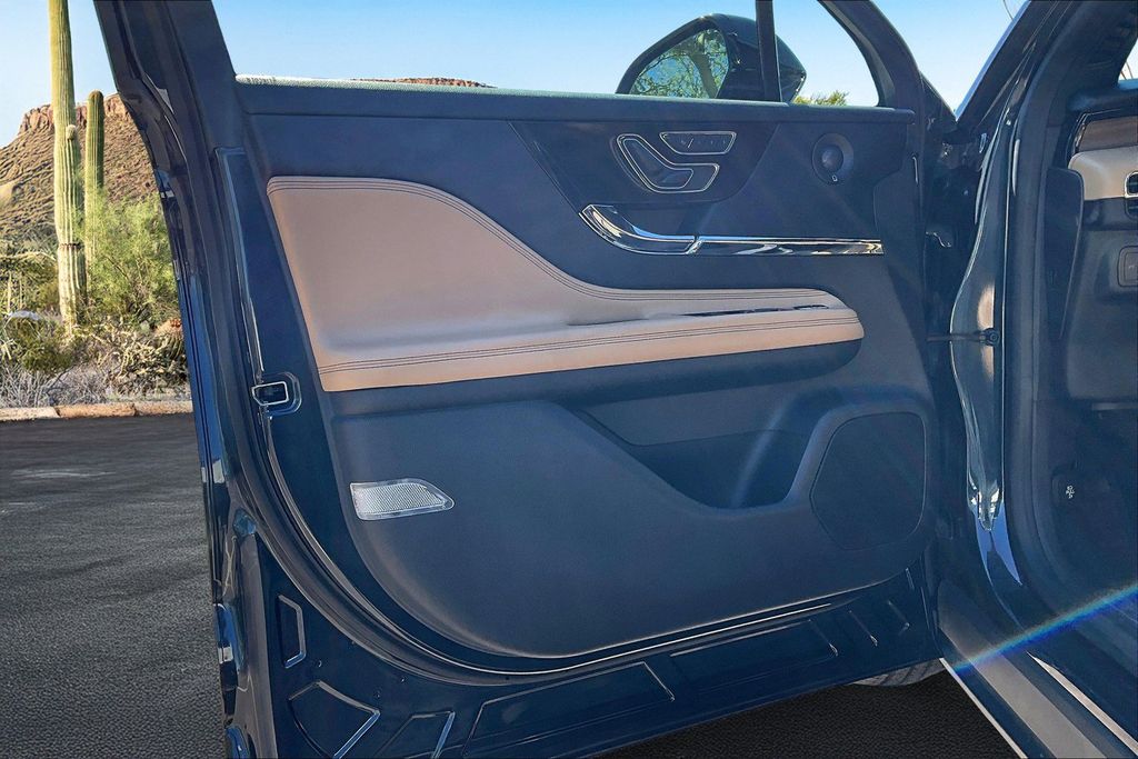 2021 Lincoln Corsair Reserve Image 14 of 34