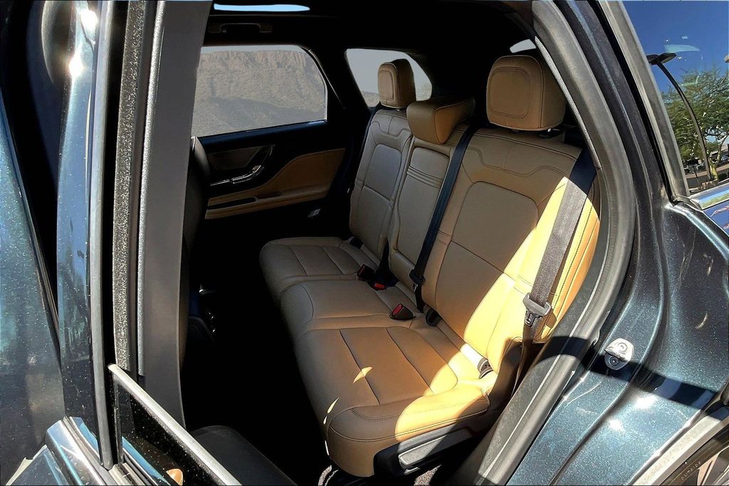 2021 Lincoln Corsair Reserve Image 13 of 34