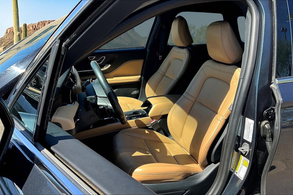 2021 Lincoln Corsair Reserve Image 11 of 34