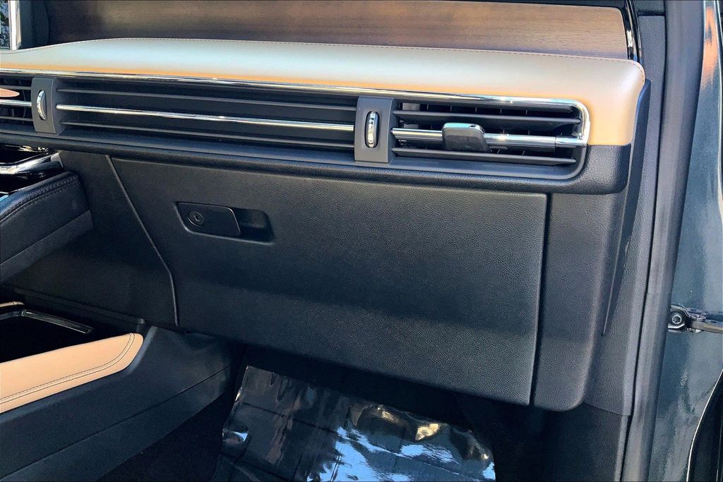 2021 Lincoln Corsair Reserve Image 32 of 34