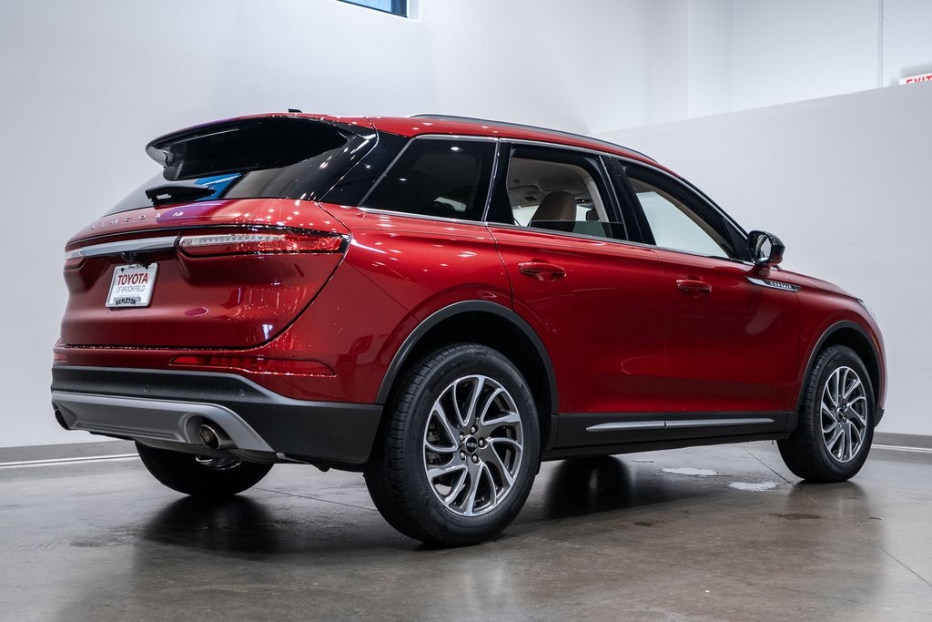 2021 Lincoln Corsair Standard Image 4 of 33