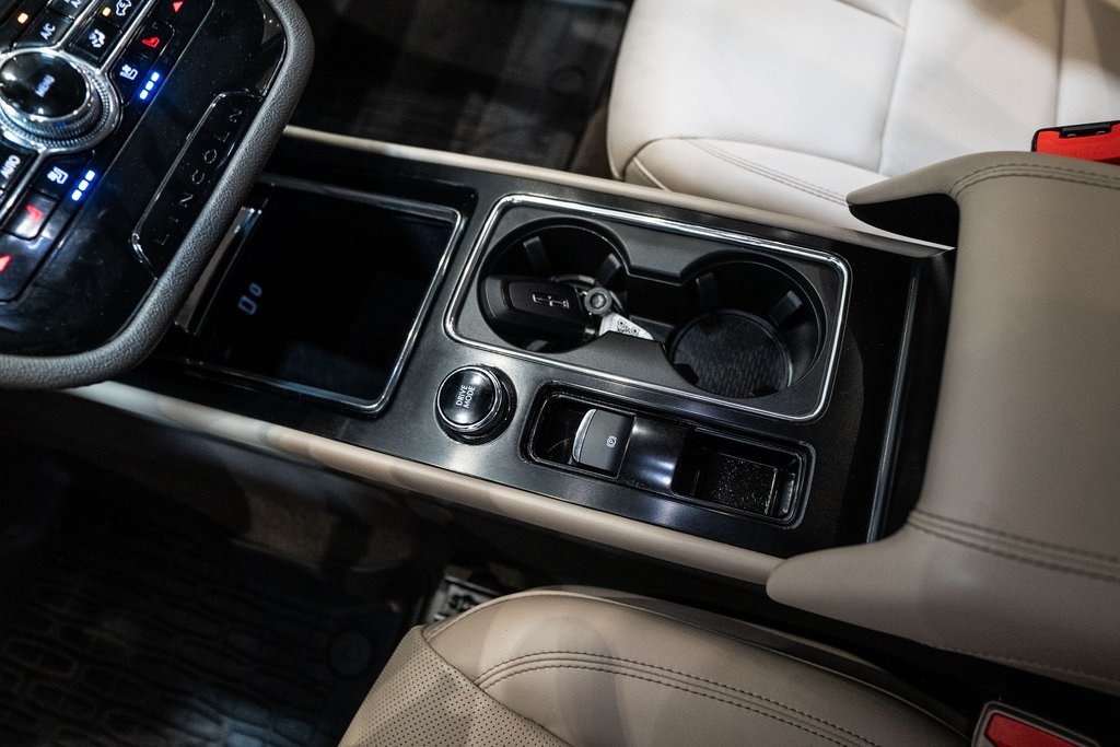 2021 Lincoln Corsair Standard Image 20 of 33