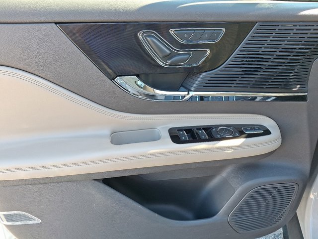 2021 Lincoln Corsair Standard Image 20 of 30