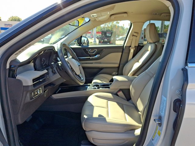 2021 Lincoln Corsair Standard Image 12 of 30